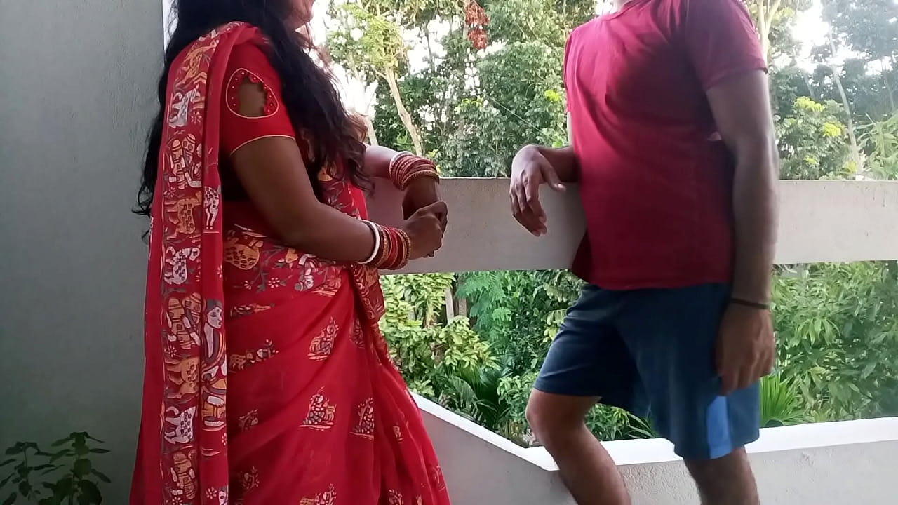 Mydesi – Married Aunty Spreads Wide and Begs for Hardcore